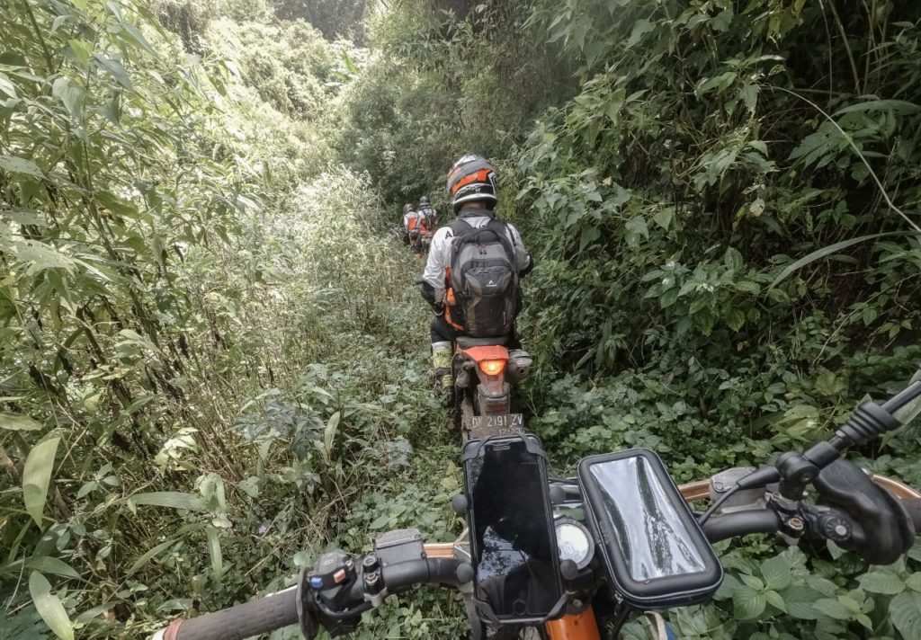 Java dirt bike trail riders